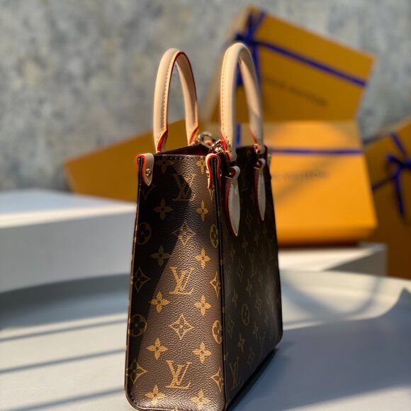 Louis Vuitton Monogram shopping bag - Picture 2 of 6